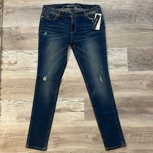 Kenneth Cole low rise slim fit ankle jeans. Size 31.
